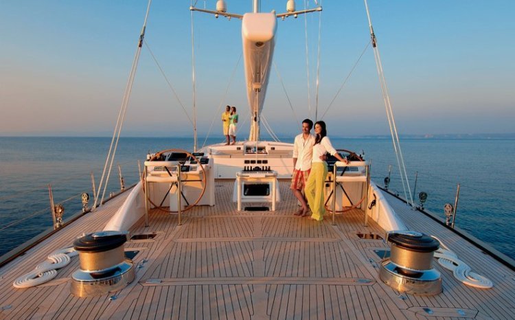 Experience Private Yachts with AZR Tourism – Book Now!