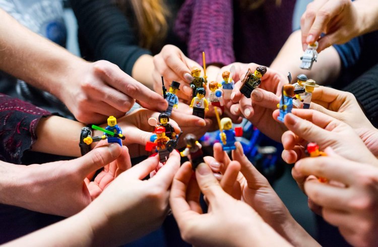 Fun Team Building Ideas: Engaging Ways to Strengthen Workplace Bonds