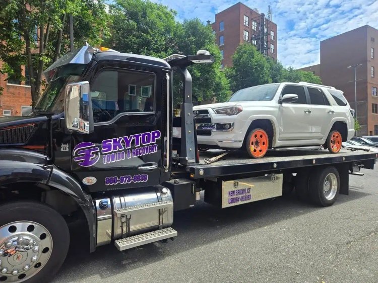 Reliable Wrecker Tow Truck Services in Southington CT and Heavy Duty Towing in Plainville CT