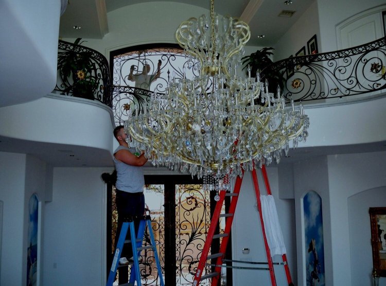 The Ultimate Guide to Chandelier Cleaning in Dubai